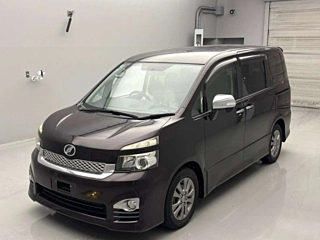TOYOTA VOXY 2010