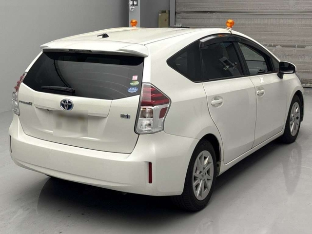 TOYOTA PRIUS ALPHA 2016