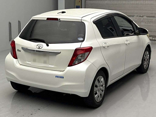 TOYOTA VITZ 2011