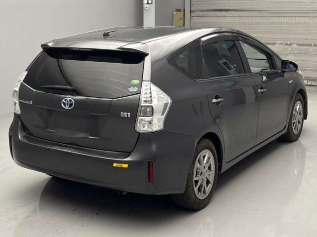 TOYOTA PRIUS ALPHA 2014