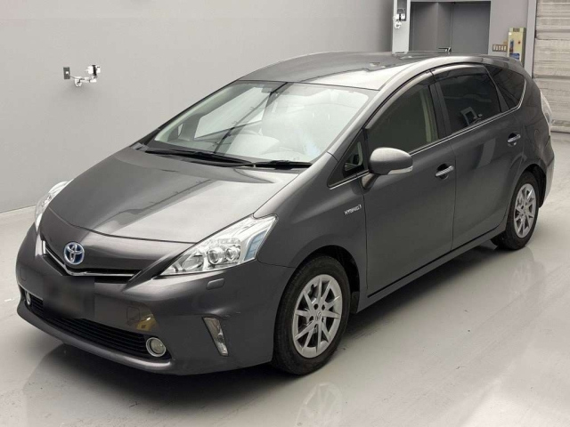 TOYOTA PRIUS ALPHA 2014