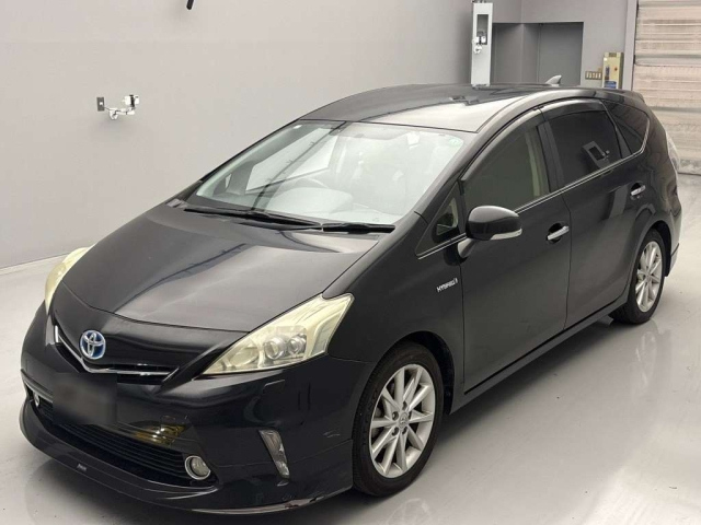 TOYOTA PRIUS ALPHA 2013