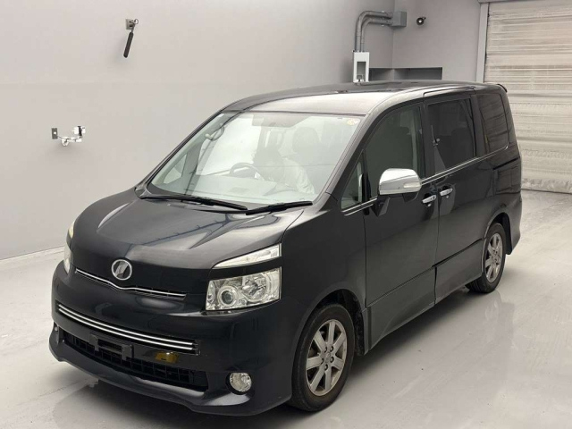 TOYOTA VOXY 2010
