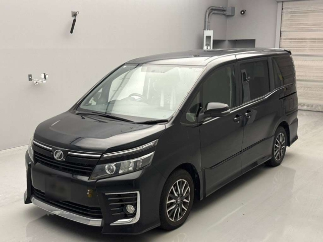 TOYOTA VOXY 2014