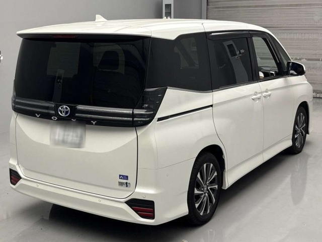 TOYOTA VOXY 2024