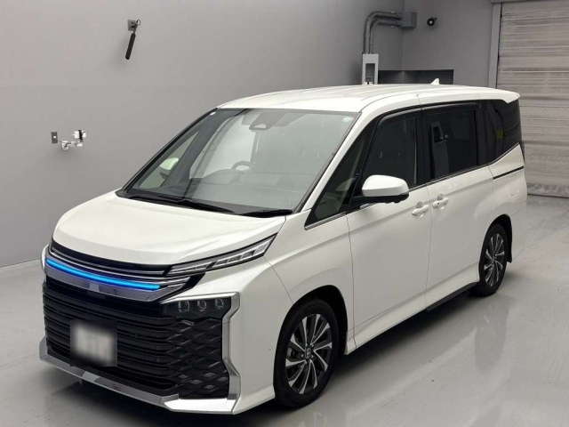 TOYOTA VOXY 2024