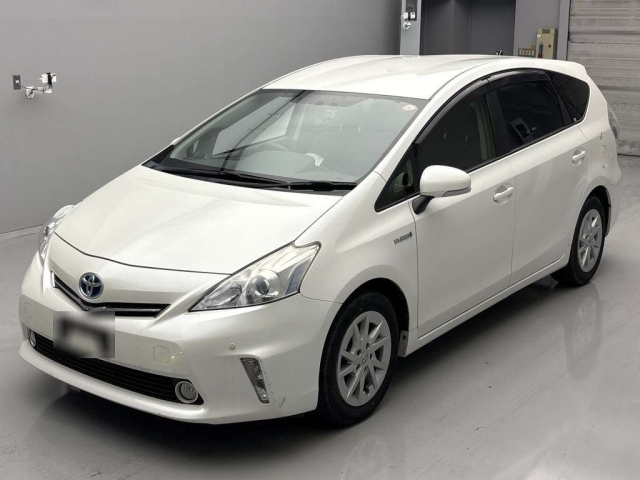 TOYOTA PRIUS ALPHA 2013