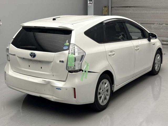 TOYOTA PRIUS ALPHA 2013