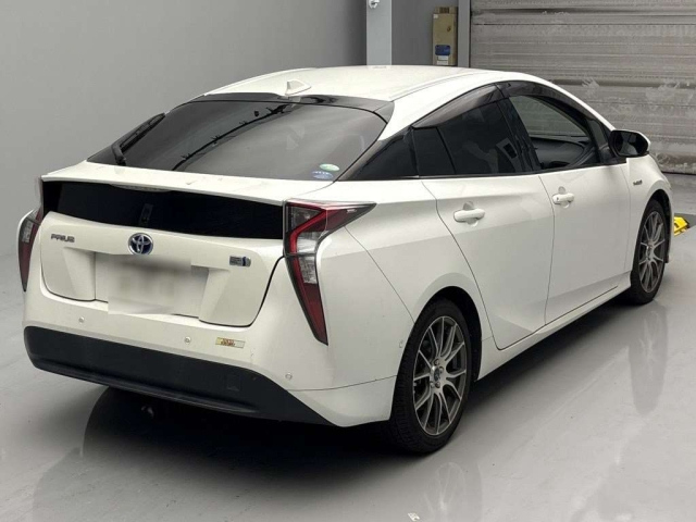 TOYOTA PRIUS 2017