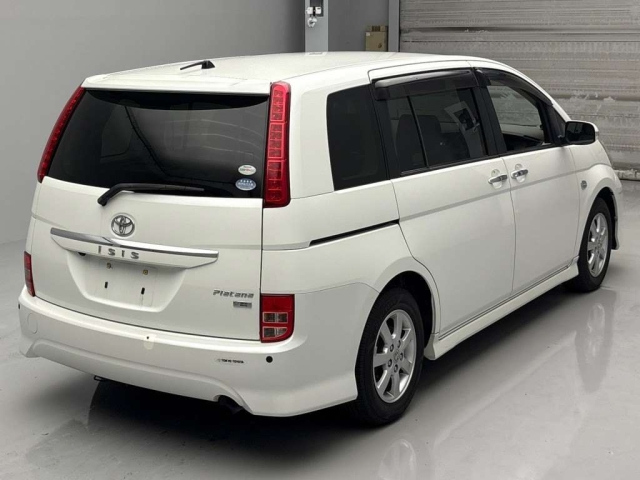 TOYOTA ISIS 2010