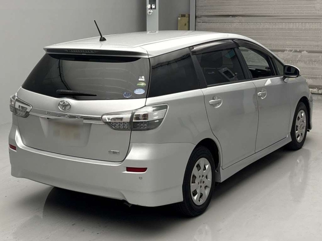 TOYOTA WISH 2015