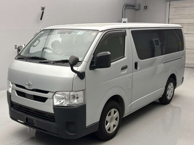TOYOTA HIACE VAN 2020