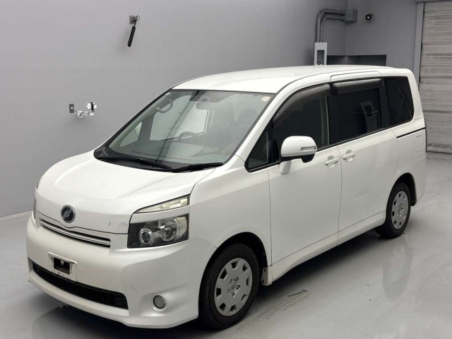 TOYOTA VOXY 2009