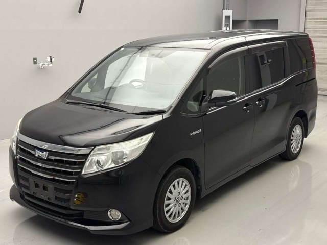 TOYOTA NOAH 2014