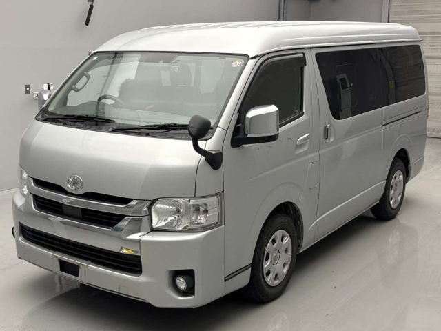 TOYOTA HIACE 2020