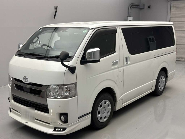 TOYOTA HIACE VAN 2021