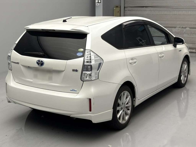 TOYOTA PRIUS ALPHA 2012