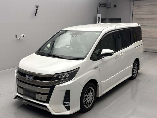TOYOTA NOAH 2018