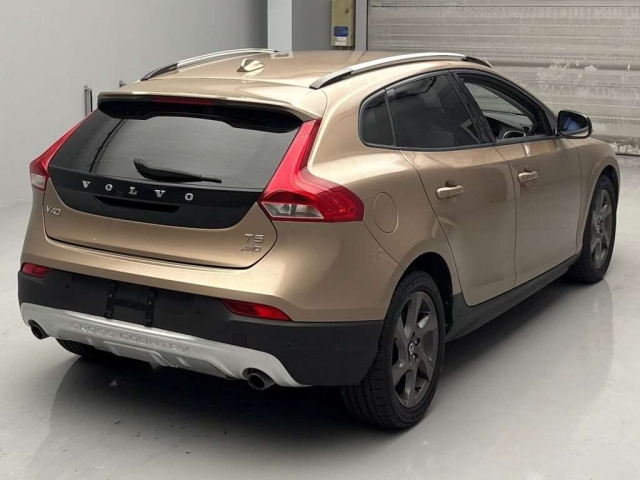 VOLVO V40 2013