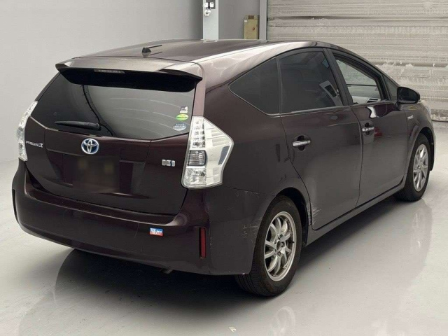TOYOTA PRIUS ALPHA 2014