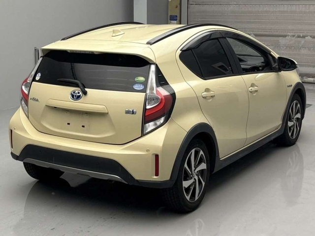 TOYOTA AQUA 2019