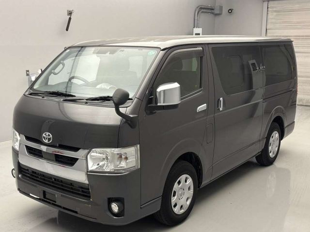 TOYOTA HIACE VAN 2020