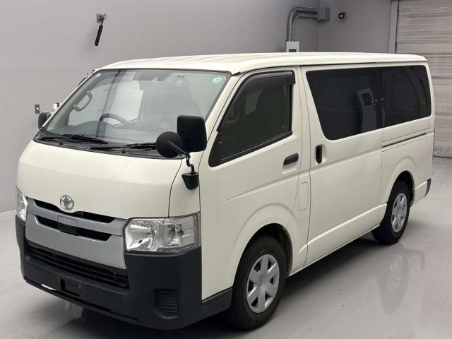 TOYOTA HIACE VAN 2020