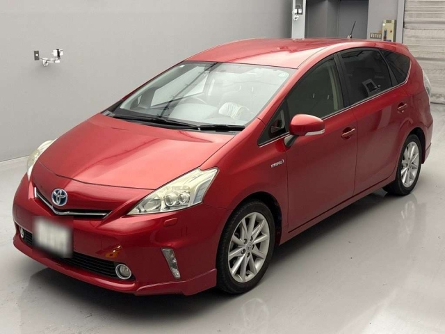 TOYOTA PRIUS ALPHA 2013