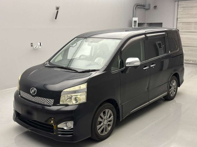 TOYOTA VOXY 2013