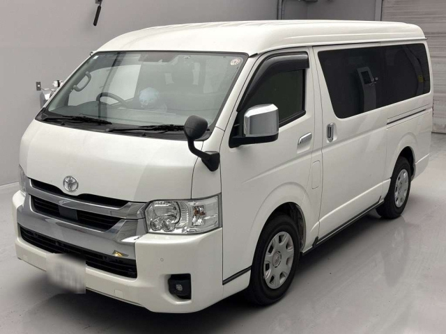 TOYOTA HIACE 2023