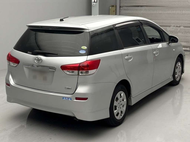 TOYOTA WISH 2010