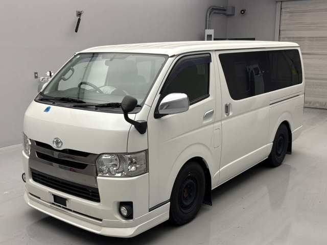 TOYOTA HIACE VAN 2017