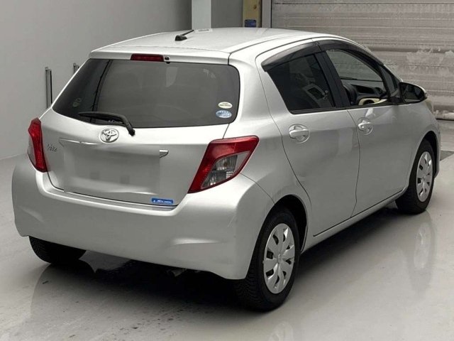 TOYOTA VITZ 2011