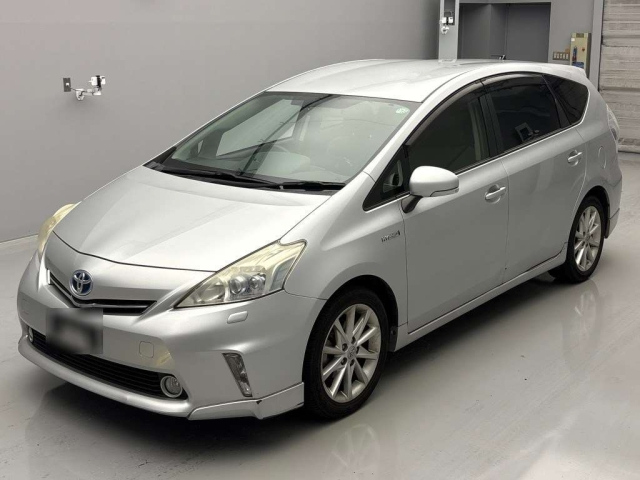 TOYOTA PRIUS ALPHA 2013