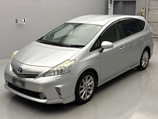 TOYOTA PRIUS ALPHA 2013