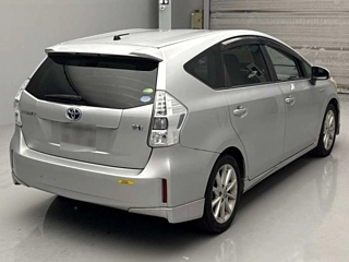 TOYOTA PRIUS ALPHA 2013