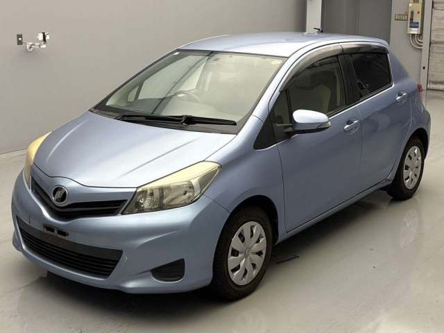TOYOTA VITZ 2013