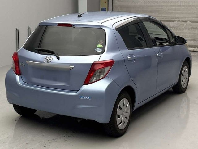 TOYOTA VITZ 2013