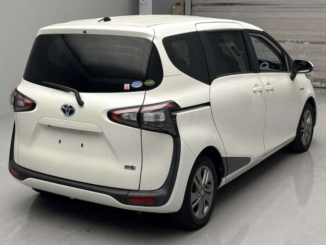 TOYOTA SIENTA 2016