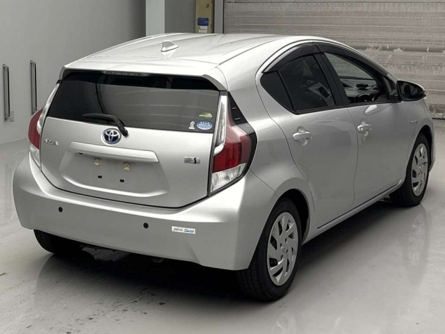 TOYOTA AQUA 2015