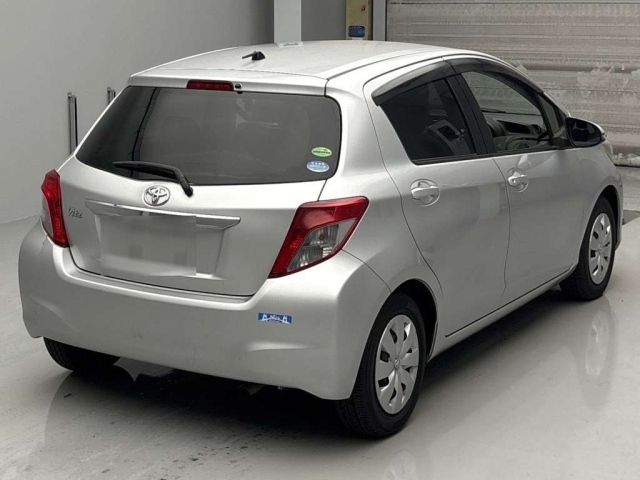 TOYOTA VITZ 2012