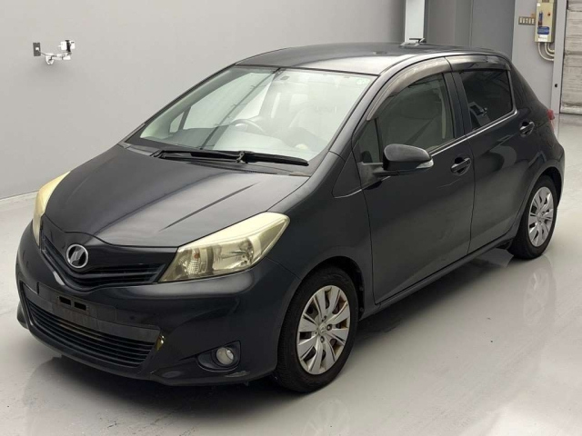 TOYOTA VITZ 2011