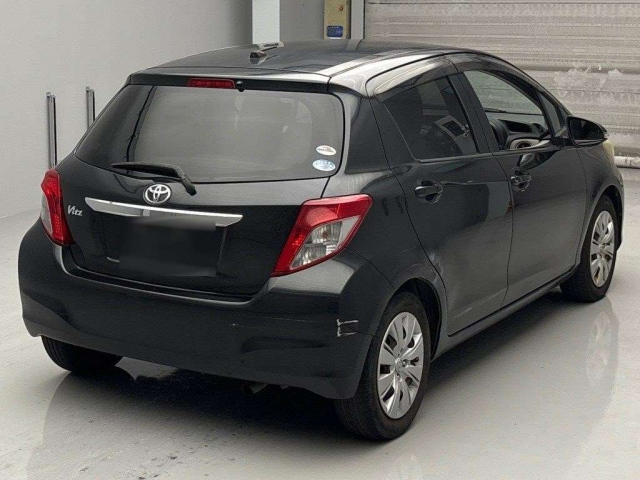 TOYOTA VITZ 2011