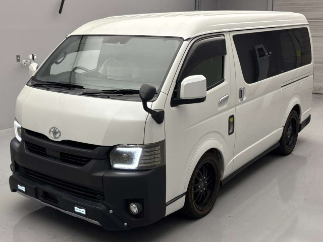 TOYOTA HIACE VAN 2020