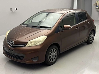 TOYOTA VITZ 2013