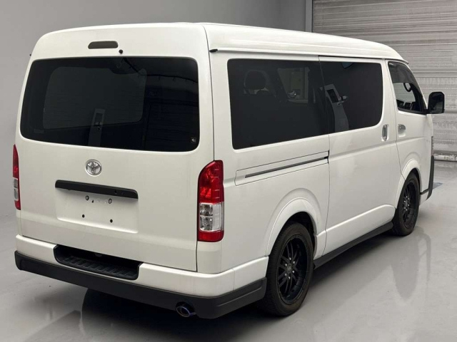 TOYOTA HIACE VAN 2020