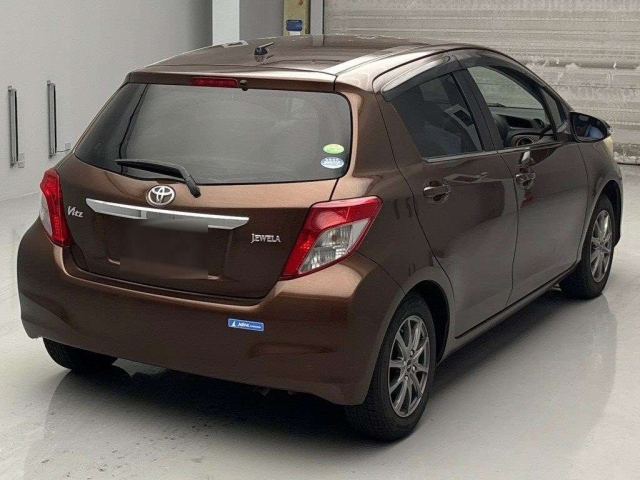 TOYOTA VITZ 2013
