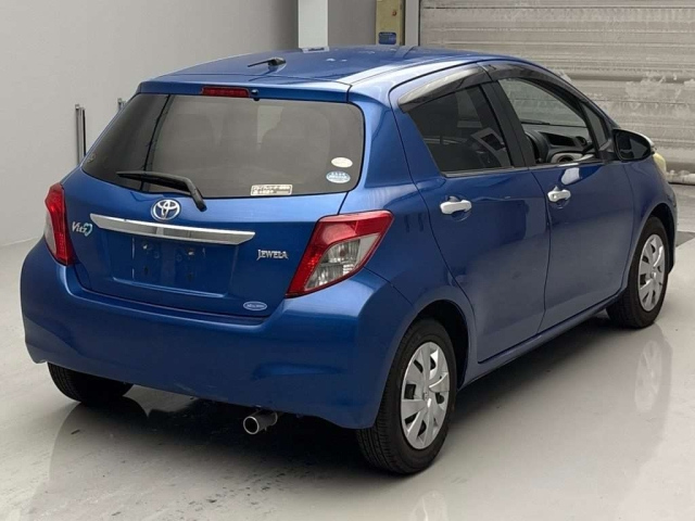TOYOTA VITZ 2011