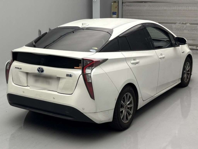 TOYOTA PRIUS 2018