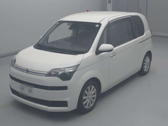 TOYOTA SPADE 2018